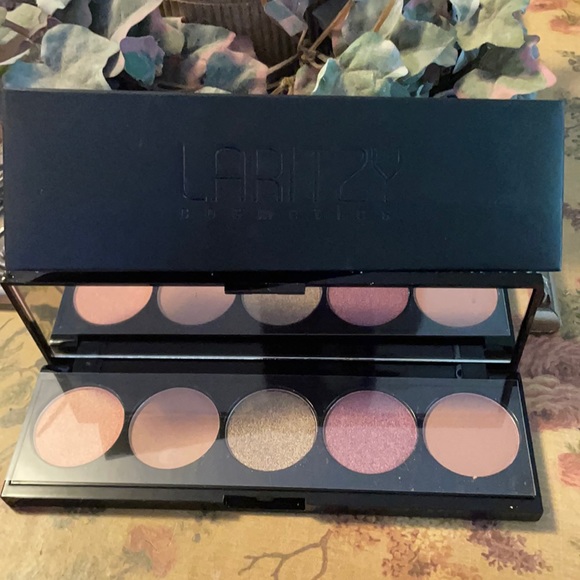 LARITZY EYESHADOW PALETTE ROYAL - Picture 1 of 5